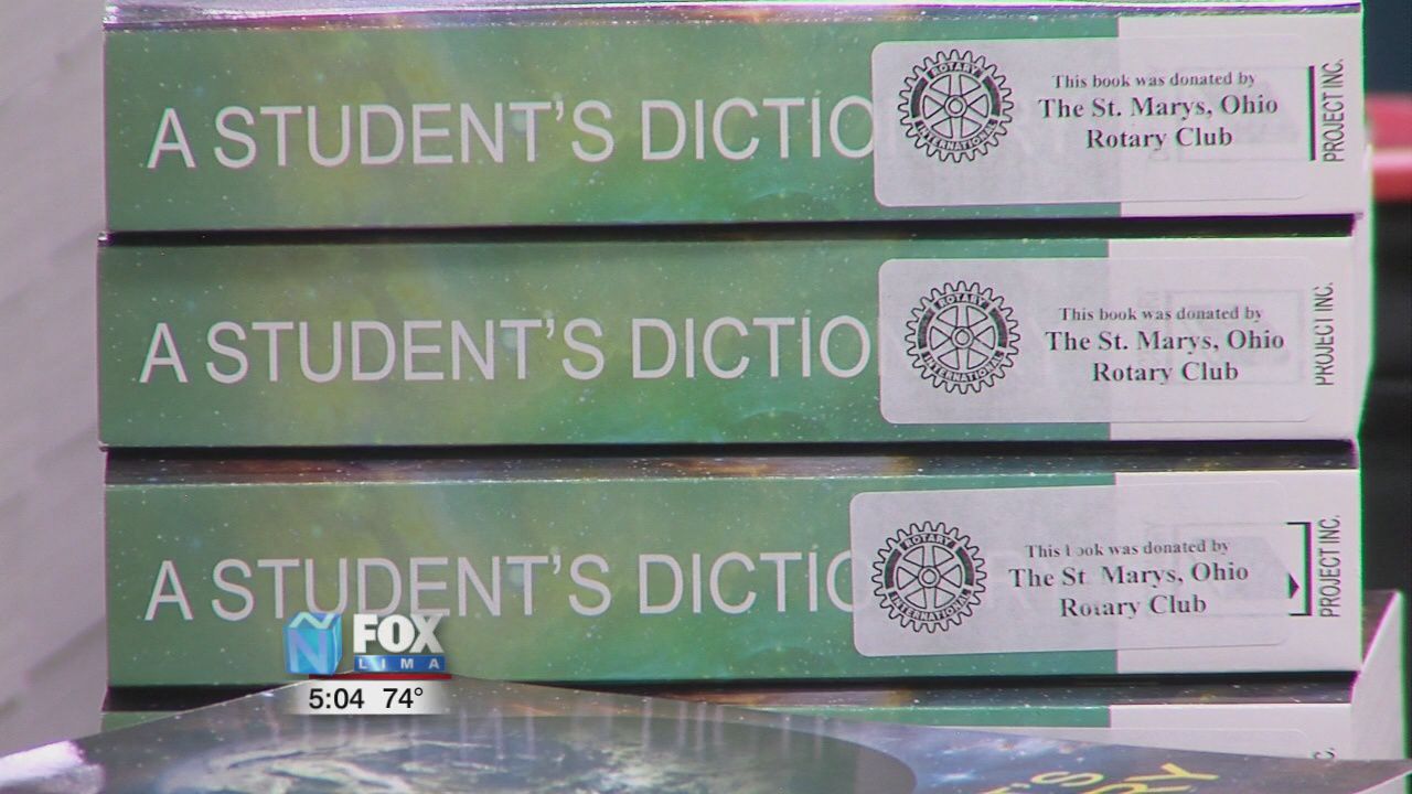 Rotary Club donates dictionaries to St. Marys 3rd graders 1.jpg